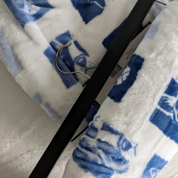 Boston Terrier Frenchie Face Print Plush Throw Blanket 50" x 70" White Blue NWT - Picture 8 of 10